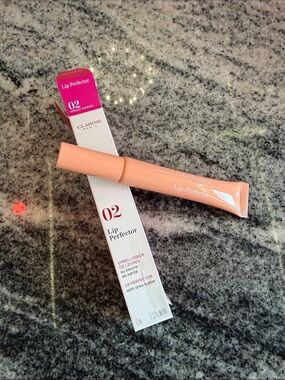 Clarins Lip Perfector 02 Apricot Shimmer - Peach Apricot Gloss NIB!